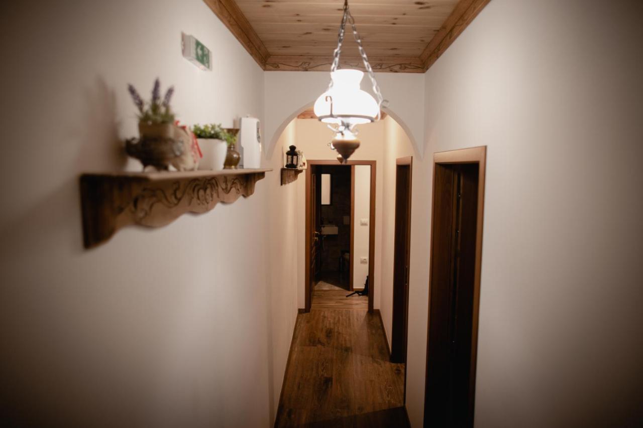 4 Rooms Since 1950 จีโรคาสเตอร์ ภายนอก รูปภาพ