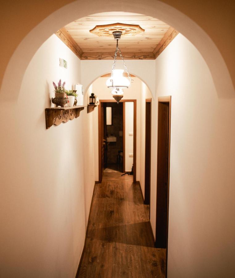4 Rooms Since 1950 จีโรคาสเตอร์ ภายนอก รูปภาพ
