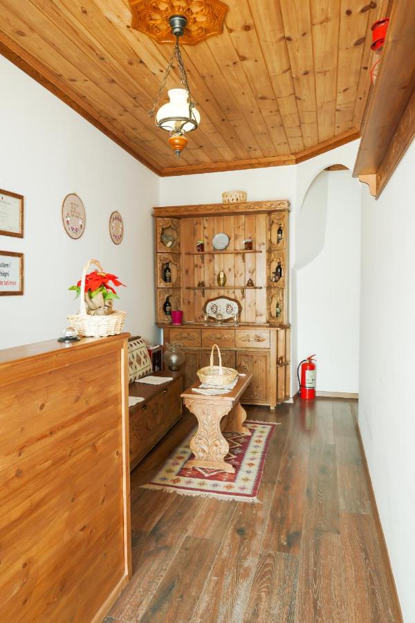 4 Rooms Since 1950 จีโรคาสเตอร์ ภายนอก รูปภาพ